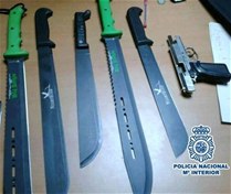 Los agentes les sorprendieron las inmediaciones de una estación de tren de San Cristóbal de los Ángeles "buscando a alguien" a quien agredir.