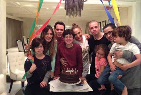 Marc Anthony Junto A Sus Tres Ex: JLo, Dayanara Torres y Shannon de Lima en cumpleaños del hijo