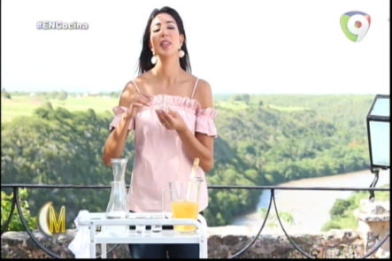 Gabriella Reginato Nos Enseña Cómo Preparar Una Sangría De Vino Blanco