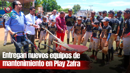 Los New York Yankees Y El INEFI Entregan Equipos De Mantenimiento Al Play La Zafra, De Los Mina